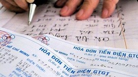 Điện lực phúc tra khách hàng có chi phí điện tăng, giảm bất thường