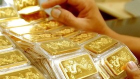 Vàng SJC tiến sát 50 triệu đồng/lượng, VN-Index vượt 860 điểm