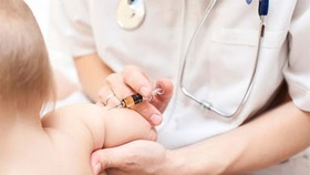 Tiêm vaccine đủ mũi để phòng chống bệnh bạch hầu