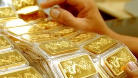 Vàng SJC vượt 53 triệu đồng/lượng