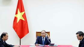 Thủ tướng Chính phủ Nguyễn Xuân Phúc điện đàm với Thủ tướng Nhật Bản Abe Shinzo. Nguồn: TTXVN
