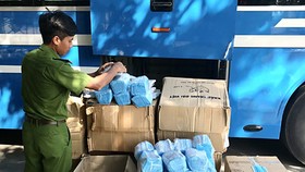 Phát hiện hàng trăm ngàn khẩu trang không rõ nguồn gốc