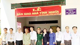 Công ty TNHH MTV Xổ số Kiến thiết Hậu Giang trao nhà tình thương cho hộ nghèo xã Tân Hòa, huyện Châu Thành A, Hậu Giang