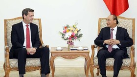 Thủ tướng Nguyễn Xuân Phúc tiếp ông Andrew Jeffries, Giám đốc quốc gia Ngân hàng ADB tại Việt Nam. Ảnh: TTXVN