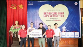 Lock&Lock phối hợp Hội Chữ thập đỏ Hà Nội thực hiện chiến dịch “Hãy đi cùng nhau”