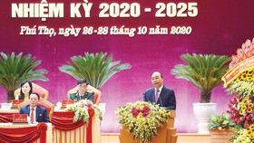 Thủ tướng Nguyễn Xuân Phúc phát biểu chỉ đạo tại Đại hội đại biểu Đảng bộ tỉnh Phú Thọ lần thứ XIX, nhiệm kỳ 2020 - 2025, sáng 27-10. Ảnh: VIẾT CHUNG
