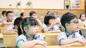 Học sinh lớp 1 Trường Tiểu học Lê Đức Thọ, quận Gò Vấp, TPHCM trong một tiết học. Ảnh: HOÀNG HÙNG