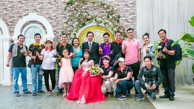 Phía sau những tấm ảnh cưới