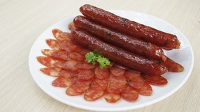 Chế biến giò lụa, lạp xưởng từ thịt mát