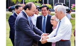 Trọn tình với quê hương