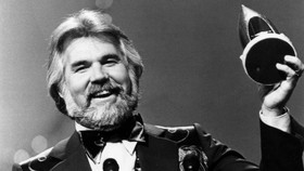Huyền thoại nhạc đồng quê - Kenny Rogers qua đời ở tuổi 81. Ảnh: Getty Images