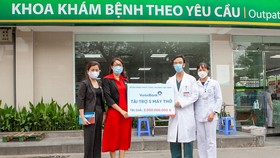 VietinBank trao tặng 5 máy trợ thở đặc biệt với tổng trị giá 3 tỷ đồng cho Bệnh viện Bạch Mai