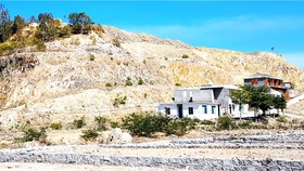 Núi Hòn Xện bị biến dạng vì dự án chỉnh trang