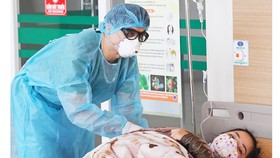 Điều trị bệnh nhân dương tính Sars-CoV 2 tại Bệnh viện Bệnh nhiệt đới Trung ương