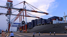 Lach Huyen port in northern Vietnam: Chinese exports to the country grew 16.7% for the year. (Photo by Atsushi Tomiyama)
