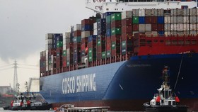A Chinese container ship in the port of Hamburg, Germany, March 3. PHOTO: KRISZTIAN BOCSI/BLOOMBERG NEWS