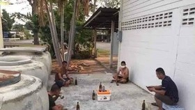 Trên mạng đã xuất hiện nhiều ảnh trào phùng về việc thực hiện giãn cách xã hội 2m. Nhưng liệu 2m đã là an toàn tuyệt đối?