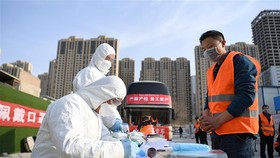 Hành trình gian nan quay lại làm việc của lao động Trung Quốc sau dịch
