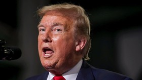 U.S. President Donald Trump postponed the G-7 summit to September and said he wishes to invite Russia, South Korea, Australia and India. © Reuters
