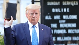 TT Trump đe dọa dùng quân đội để ‘áp đảo’ người biểu tình