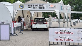 Một địa điểm xét nghiệm virus gây Covid-19 tại TP Almaty - Kazakhstan. Ảnh: Almaz Kumenov