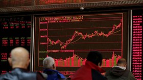 China’s Hot Stock Rally Throws Fresh Challenge at Credit Market