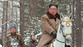 Nhà lãnh đạo tối cao của Triều Tiên Kim Jong-un thăm các địa điểm chiến đấu tại núi Paektu vào tháng 12 năm 2019. Ảnh: KCNA qua KNS / AFP