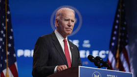 Ông Joe Biden họp báo sau cuộc gặp trực tuyến với ban chấp hành Hiệp Hội các Thống Đốc Quốc Gia vào tháng 11. Ảnh: AFP - JOE RAEDLE
