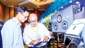 Giới thiệu phần mềm bảo mật tại một hội nghị an ninh mạng trong nước. Ảnh: TTXVN