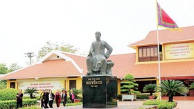 Người dân về Di tích quốc gia đặc biệt Khu lưu niệm Đại thi hào Nguyễn Du
