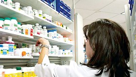 Thuốc điều trị, chăm sóc tích cực bệnh nhân mắc Covid-19 đang cạn kiệt