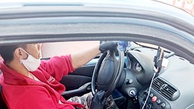 Vận chuyển những suất ăn của nhà hàng Viet Thai ủng hộ Bệnh viện nhi thành phố Zdunska Wola, Ba Lan