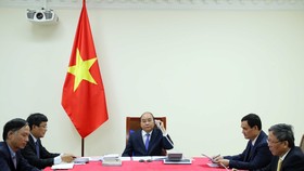 Thủ tướng Nguyễn Xuân Phúc điện đàm với Thủ tướng Malaysia Muhyiddin Yassin để trao đổi về hợp tác song phương và các vấn đề khu vực, quốc tế cùng quan tâm, chiều 23-6. Ảnh: VGP