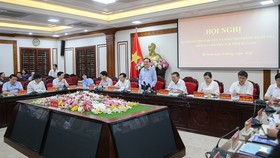 Toàn cảnh buổi làm việc của Bộ trưởng GD-ĐT Phùng Xuân Nhạ với Ban chỉ đạo thi tốt nghiệp THPT năm 2020 tỉnh Hà Nam. Ảnh: Quỳnh Trang/Báo Nhân dân