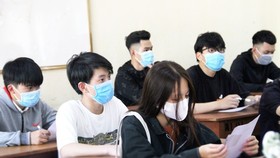 Thí sinh tỉnh Quảng Trị tham dự buổi thi vào sáng 10-8. Ảnh: NGUYỄN HOÀNG