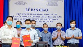 Quang cảnh công bố Phần mềm hệ thống thông tin địa lý GIS mã nguồn mở phục vụ quản lý dữ liệu công trình xây dựng. Ảnh: VIỆT DŨNG