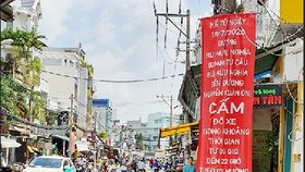 Biển cấm gây khó lưu thông cho người dân