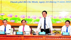 Đồng chí Trần Lưu Quang phát biểu trong buổi tiếp, làm việc với đoàn trưởng cơ quan đại diện Việt Nam tại nước ngoài. Ảnh: VIỆT DŨNG