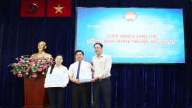 EVNHCMC ủng hộ đồng bào miền Trung 1,5 tỷ đồng
