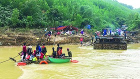 Gập ghềnh đường đến trường