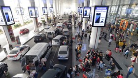 Điều chỉnh giao thông khu vực sân bay Tân Sơn Nhất: Đề xuất xây cầu bộ hành hoặc đường hầm kết nối