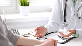 Một bác sĩ xin nghỉ việc, bồi thường gần 200 triệu đồng