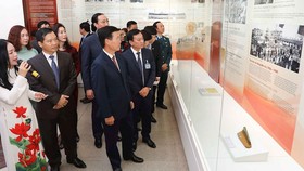 Trưng bày nhiều tư liệu, hiện vật quý về lịch sử 90 năm thành lập Đảng