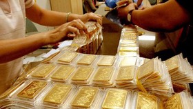 Vàng SJC vượt 48 triệu đồng/lượng, VN-Index giảm gần 34 điểm, tỷ giá USD/VND tiếp tục tăng