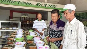 Những suất cơm nghĩa tình