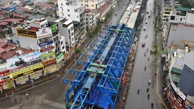 Dự án cầu cạn Vành đai 2 đoạn qua đường Minh Khai đã tạm dừng thi công. Ảnh: Danh Lam/TTXVN