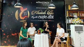 Đừng đòi hỏi nhà văn tặng sách