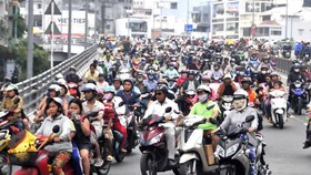 Cần bổ sungquy định về áp dụng tiêu chuẩn khí thải và kiểm soát khí thải đối với xe mô tô, xe gắn máy. Ảnh: THÀNH TRÍ