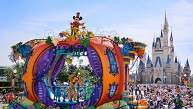 Hàng năm, lễ hội Halloween ở Tokyo Disneyland tập trung hàng chục ngàn người tham gia
