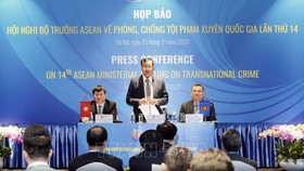 Thiếu tướng Lê Tấn Tới, Thứ trưởng Bộ Công an chủ trì họp báo. Ảnh: Doãn Tấn/TTXVN
